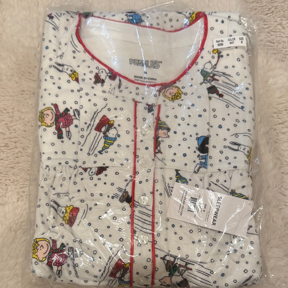 NWT: Vermont Country Store: Peanuts Character Print Flannel Nightgown